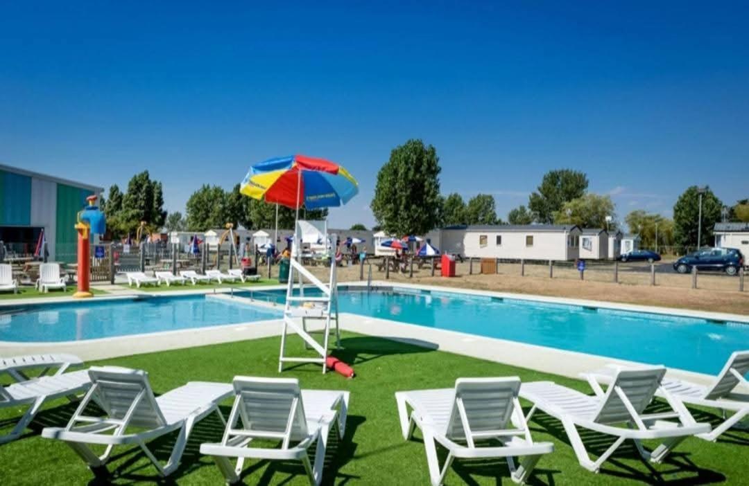 Privately Owned Stunning Caravan Seawick Holiday Park St Osyth Jaywick Sands Екстер'єр фото